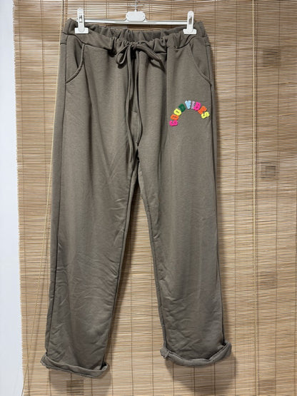 GRANDE TAILLE - Jogging GOOD VIBES taupe