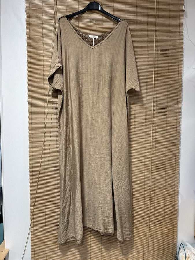 GRANDE TAILLE - Robe fluide brodé dans le dos camel