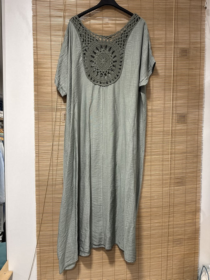GRANDE TAILLE - Robe fluide brodé dans le dos kaki