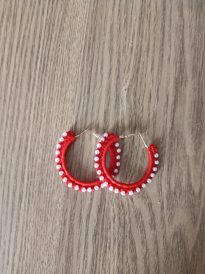 Boucles d'oreilles rouges perlées