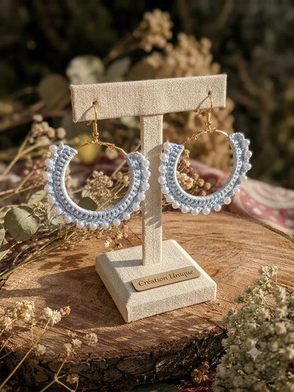 Boucles d'oreilles bleu ciel perlées