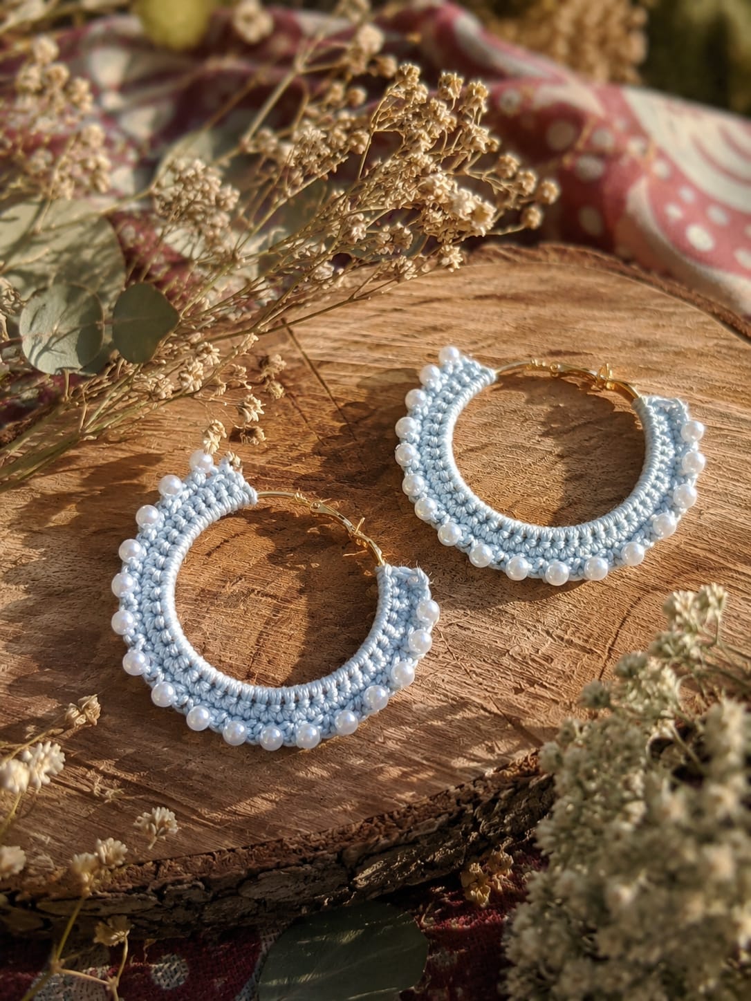 Boucles d'oreilles bleu ciel perlées