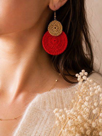 Boucles d'oreilles tricotées rouges et or