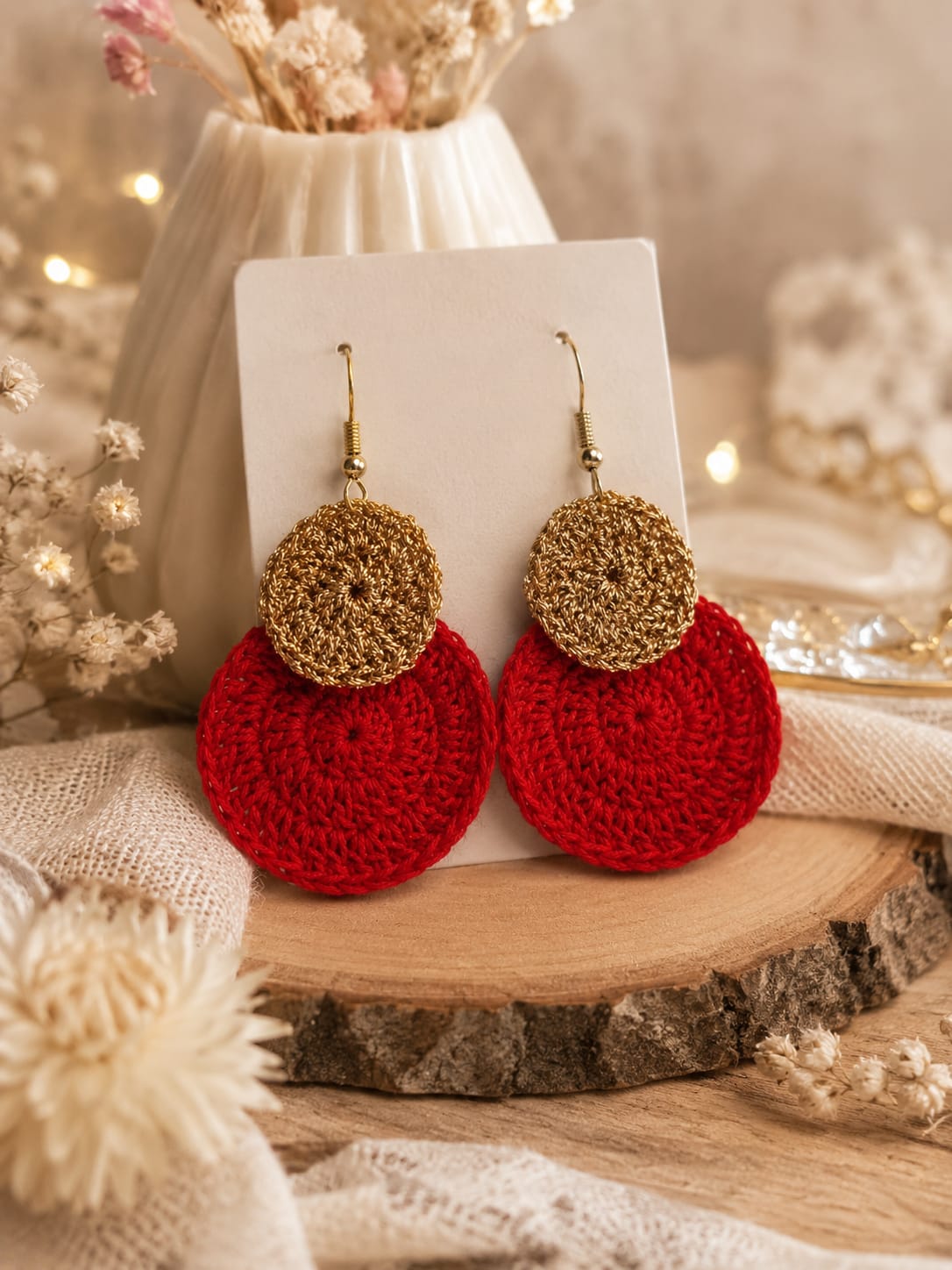 Boucles d'oreilles tricotées rouges et or