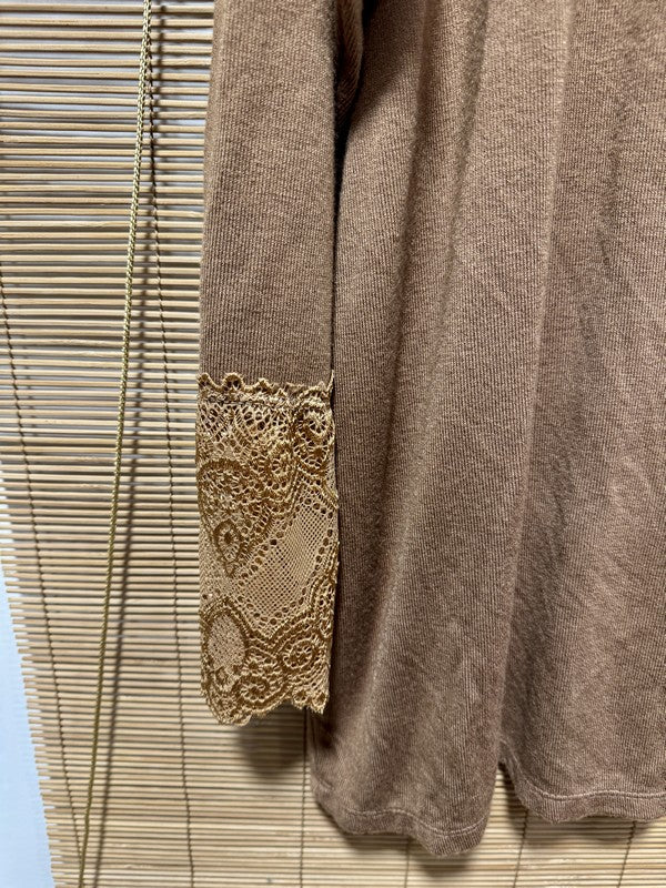 GRANDE TAILLE - Pull fin col V dentelle camel