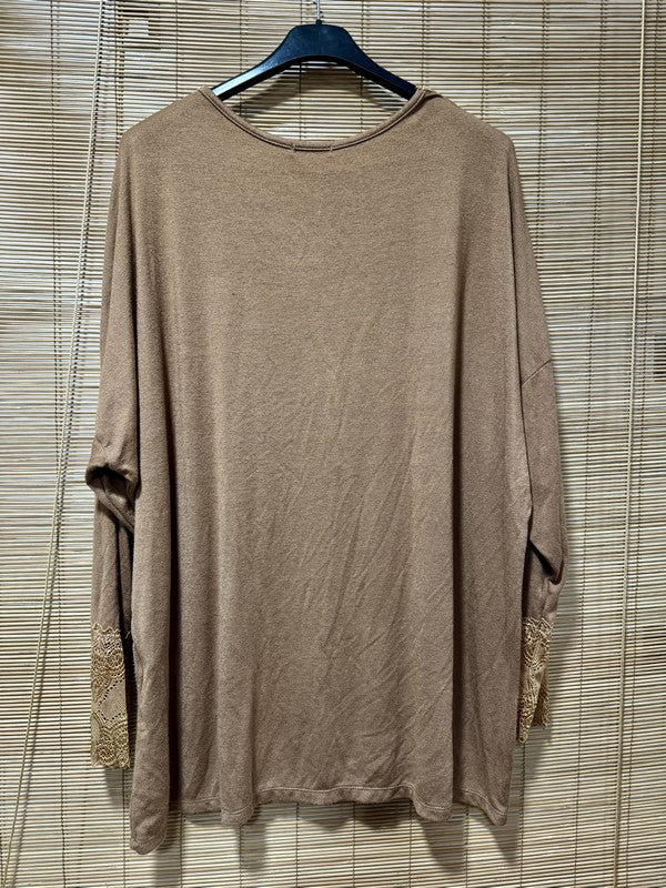 GRANDE TAILLE - Pull fin col V dentelle camel