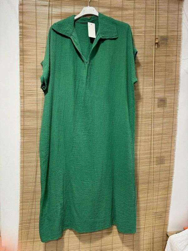 Robe longue gaze de coton col V vert gazon