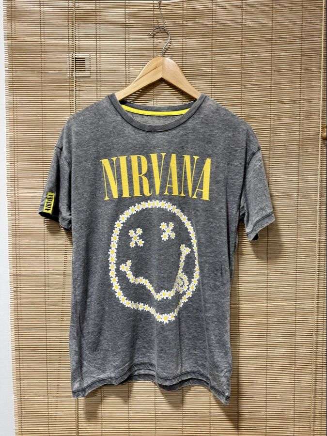 T-shirt NIRVANA fleuri
